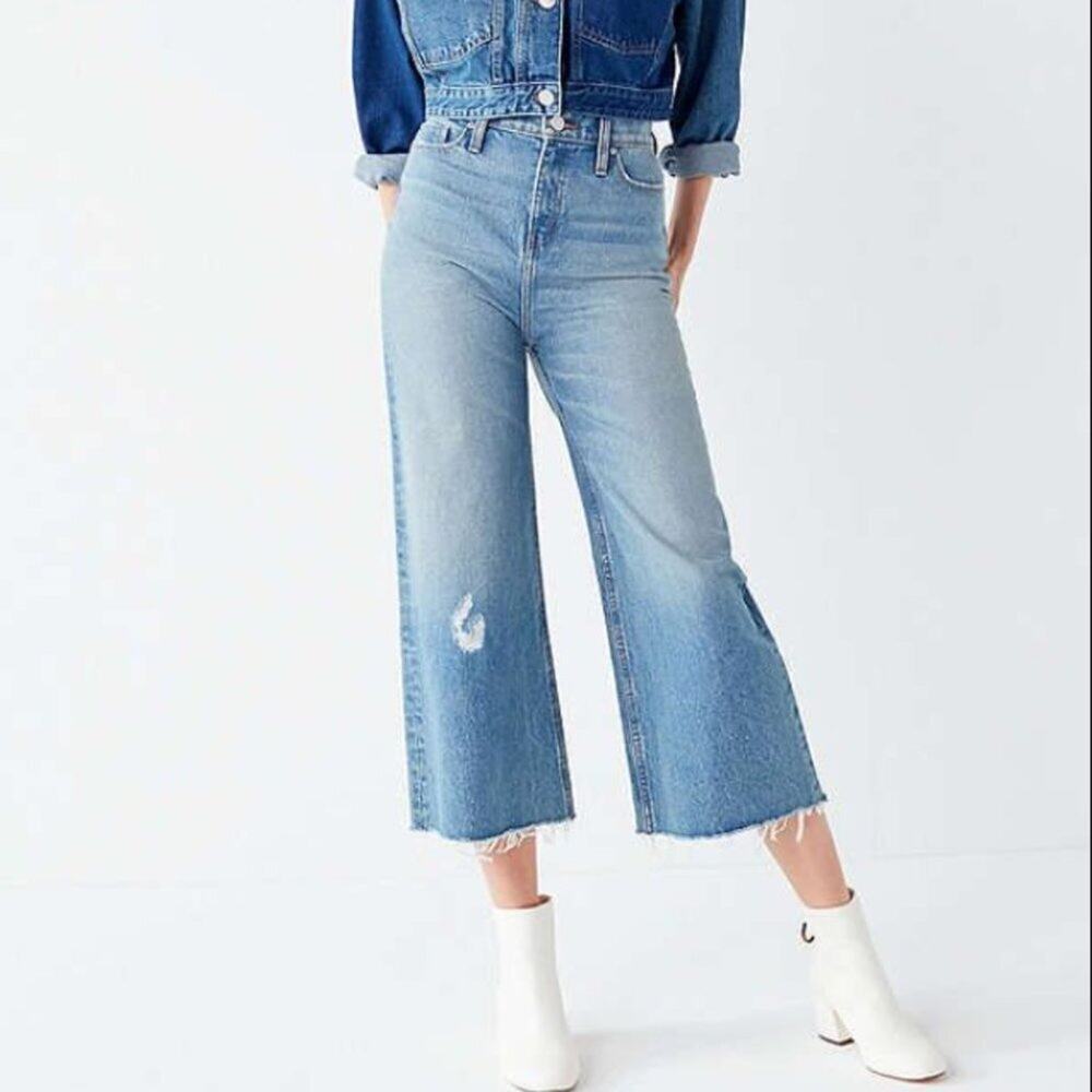 BDG Betty High Rise Distressed Raw Hem Wide‎ Leg Cropped Culotte Jeans Sz 28